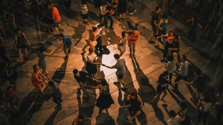 El elogio al baile y la condena a los canallas que te arrastran a la pista - Ines Bortagaray - DelSol 99.5 FM