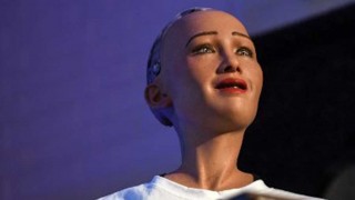 El mano a mano del Profe Geyerabide con la Robot Sophia - Deporgol - DelSol 99.5 FM