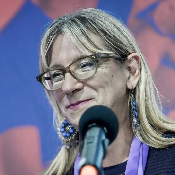 Feminista de Collette, Darwin defendió la altura con la que ella habló de su despido episode artwork