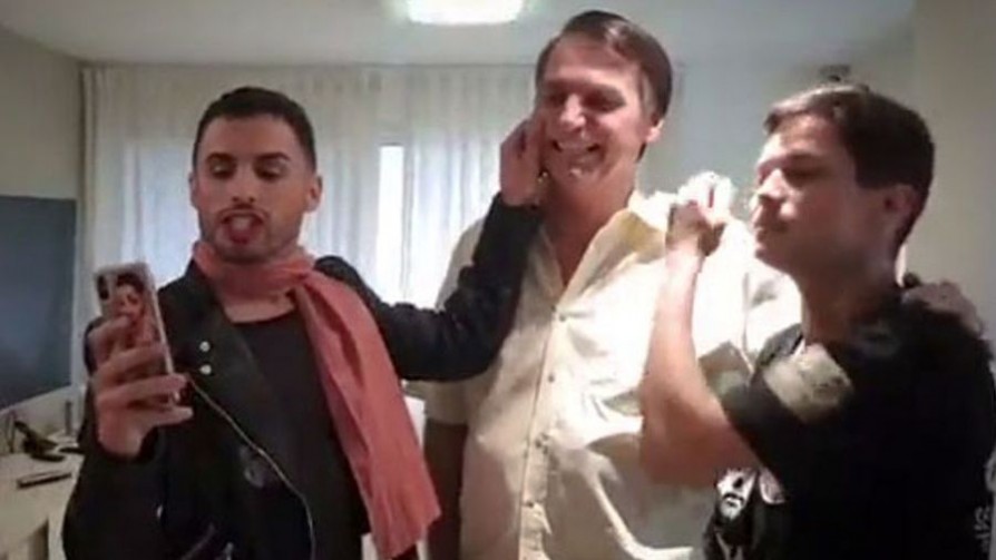 El maquillador minuano gay que se hizo amigo íntimo de Jair Bolsonaro - Audios - Facil Desviarse | DelSol 99.5 FM