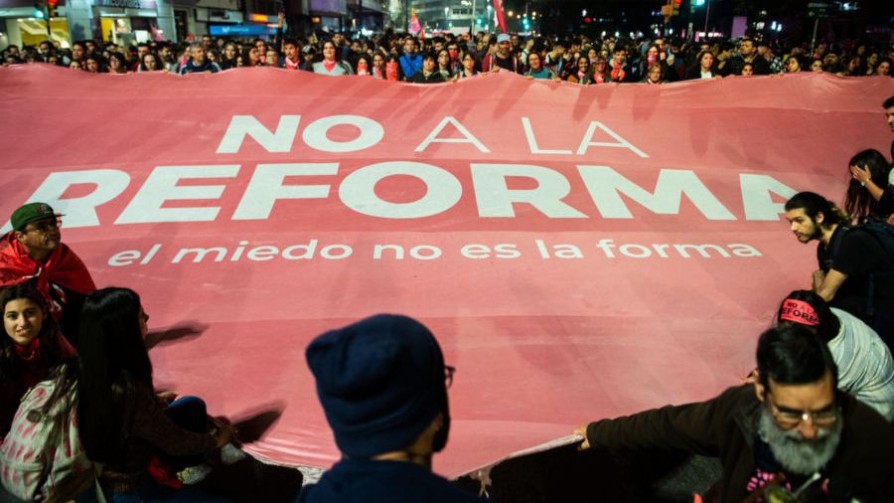 Multitudinaria marcha por el “No a la reforma” en 18 de Julio - Titulares y suplentes - La Mesa de los Galanes | DelSol 99.5 FM
