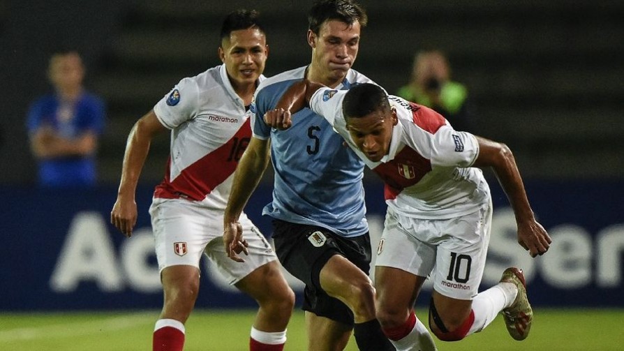 “Sin jugar un gran fútbol, Uruguay ganó y mejoró su imagen” - Comentarios - 13a0 | DelSol 99.5 FM