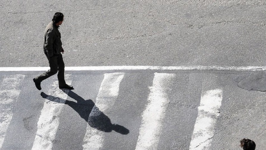 La seguridad del peatón - Segmento humorístico - La Venganza sera terrible | DelSol 99.5 FM