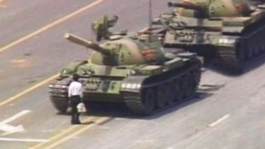 “El hombre del tanque” de la Plaza de Tiananmen - Leo Barizzoni - No Toquen Nada | DelSol 99.5 FM