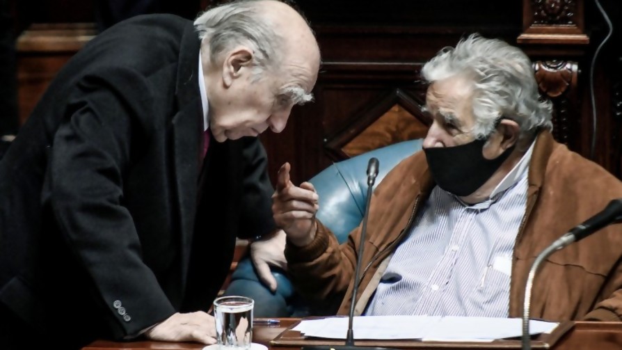 Julio María Sanguinetti vs. José Mujica  - Informes - Facil Desviarse | DelSol 99.5 FM