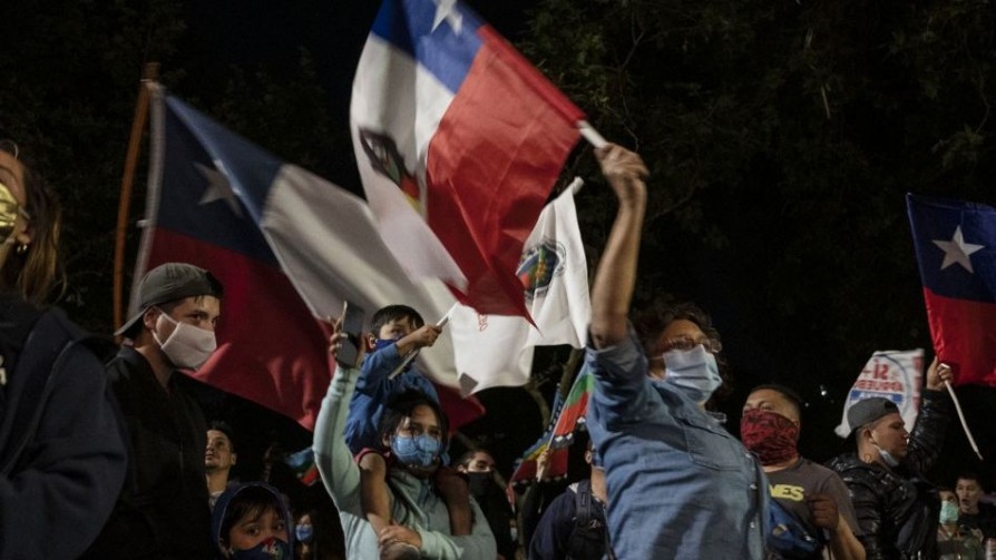 Los chilenos quieren cambiar la idea de “libertad para el que pueda pagarla” - Colaboradores del Exterior - No Toquen Nada | DelSol 99.5 FM
