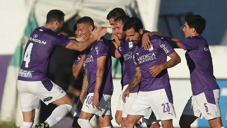 “Defensor Sporting resistió y a Peñarol un nuevo ensayo le vuelve a costar caro” - Comentarios - 13a0 | DelSol 99.5 FM