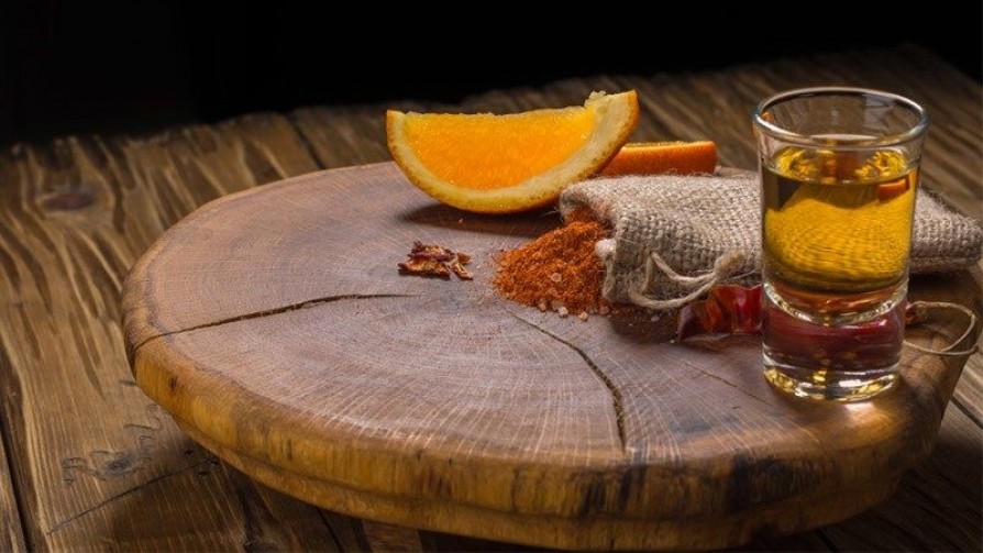 Mezcal: de elixir de los jodidos a producto de culto - La Receta Dispersa - Quién te Dice | DelSol 99.5 FM