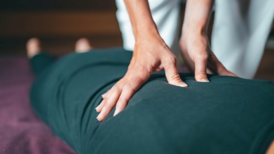 El Piñe recomienda, si es posible, hacerse masajes - La Charla - La Mesa de los Galanes | DelSol 99.5 FM