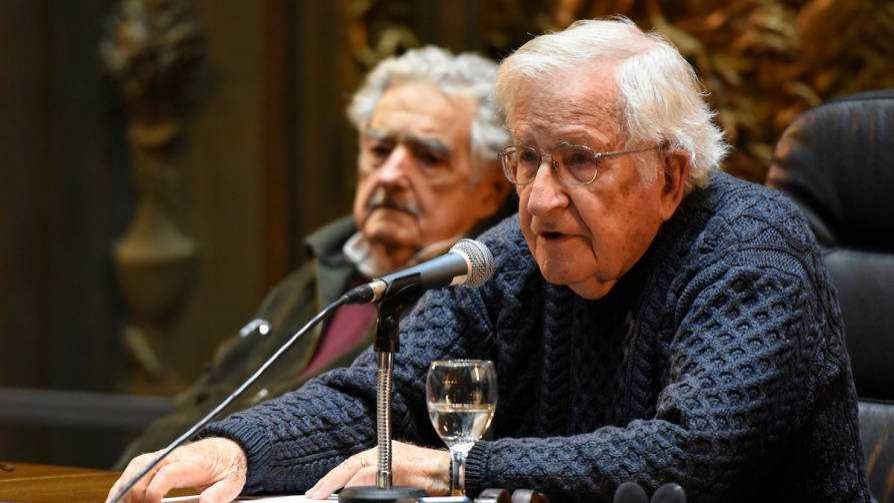 Chomsky, el Paulo Coelho del apocalipsis capitalista según Darwin - Columna de Darwin - No Toquen Nada | DelSol 99.5 FM