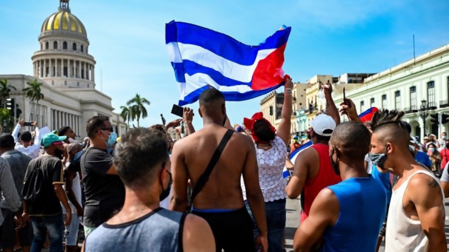 Lo que está pasando en Cuba y la reacción política en Uruguay - Arranque - Facil Desviarse | DelSol 99.5 FM