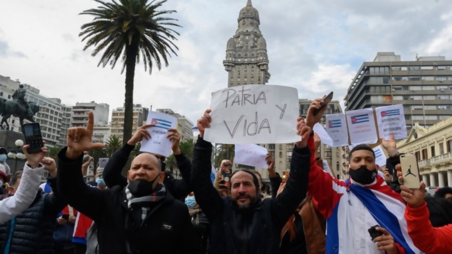 Otro día más de cubasí-cubanó (el último, por suerte ya lo arreglaron apagando Internet), Lacalle se puso las plumas y hubo respuesta caribeña y local - Columna de Darwin - No Toquen Nada | DelSol 99.5 FM