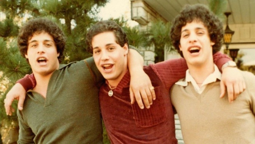 “Three Identical Strangers” y “Hacks”: un documental sorprendente y una serie para reír - Pía Supervielle - No Toquen Nada | DelSol 99.5 FM