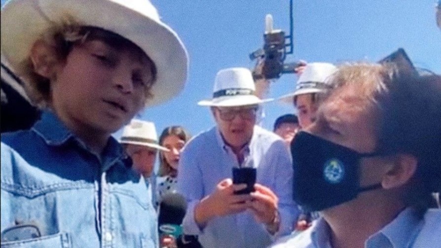 Sección “Niños que le hablan al presidente”/ Convención FA elige precandidatos/ Merkel se despide por lo alto y deja todo roto - Columna de Darwin - No Toquen Nada | DelSol 99.5 FM