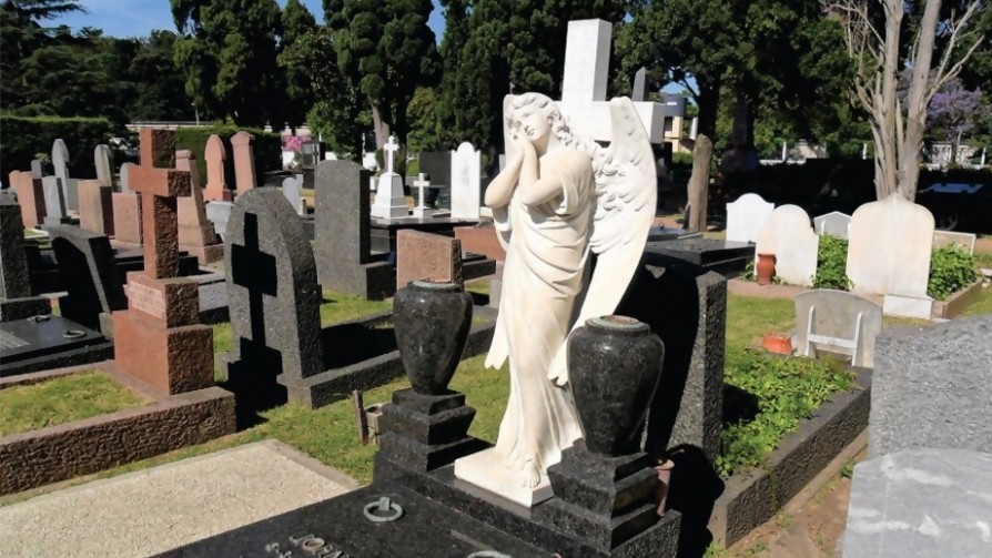 Cementerios y patrimonio - In Memoriam - Facil Desviarse | DelSol 99.5 FM