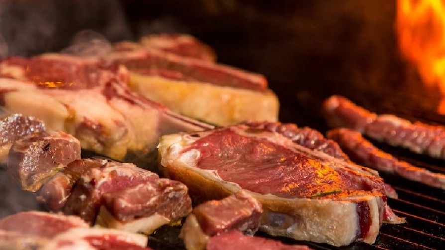 ¿Cuáles son los cortes de carne más sabrosos para poner en la parrilla? - Sobremesa - La Mesa de los Galanes | DelSol 99.5 FM