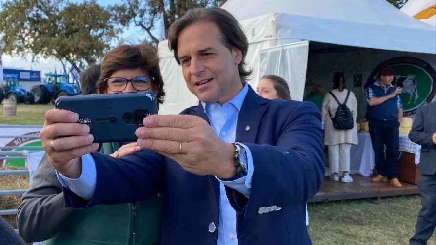 Selfies con el presidente: ¿cuántos lo votaron y cuántos las piden por cholulos? - Sobremesa - La Mesa de los Galanes | DelSol 99.5 FM