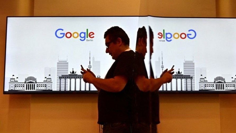 Darwin habla sobre empleado de Google que adjudicó sentimientos a proyecto de IA/ Diálogo con un bot vs diálogo de torre de control con avión venezolaní - Columna de Darwin - No Toquen Nada | DelSol 99.5 FM