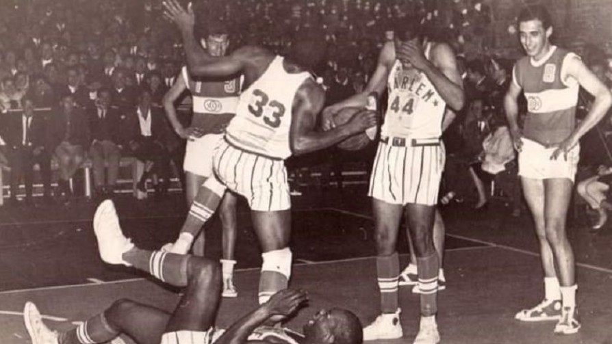 La historia de los Harlem Globetrotters y el día que Sporting “trancó” el show - Alerta naranja: basket - 13a0 | DelSol 99.5 FM