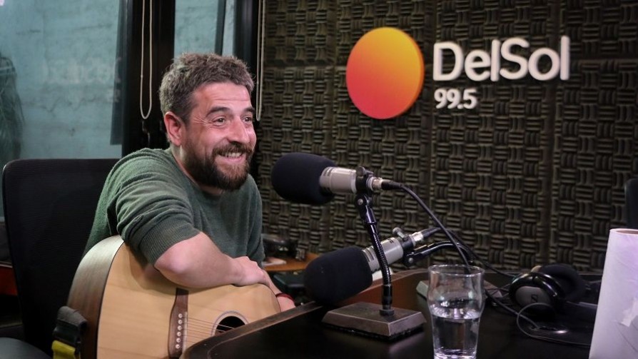 Santiago Moraes: blues, riff y otros condimentos - Entrevista central - Facil Desviarse | DelSol 99.5 FM