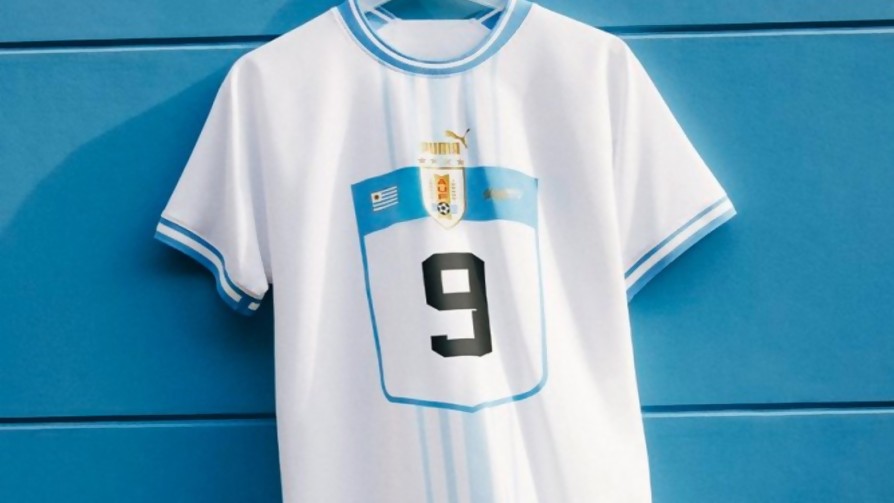 La historia de las camisetas de la selección Uruguaya de futbol - Alegria Marcarena - Leo Hernandez - Pueblo Fantasma | DelSol 99.5 FM