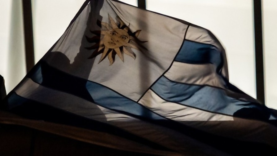 Ultracentrismo recalcitrante uruguayo: las únicas concesiones al exceso son el agua hirviendo del mate y el chivito - Darwin concentrado - No Toquen Nada | DelSol 99.5 FM