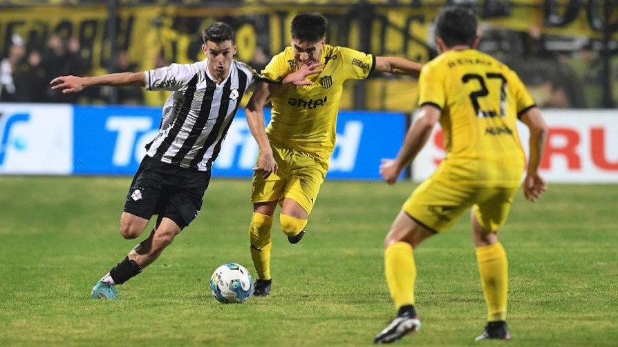  “Con muchas ganas pero muy poco fútbol el partido se fue con un empate que no le sirve a ninguno” - Comentarios - 13a0 | DelSol 99.5 FM