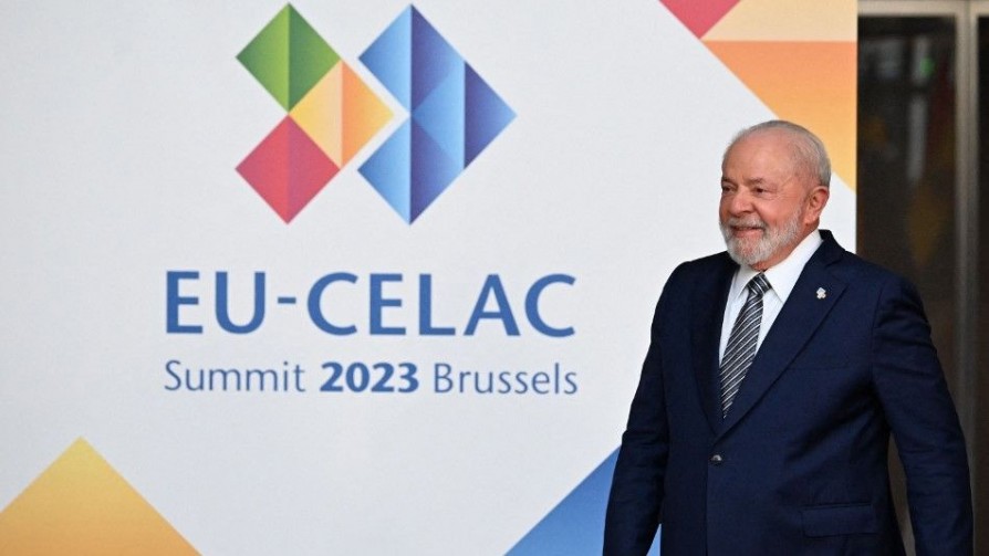 La UE y la “Celíaca” en una cumbre que nadie sabe muy bien para qué es - Darwin concentrado - No Toquen Nada | DelSol 99.5 FM