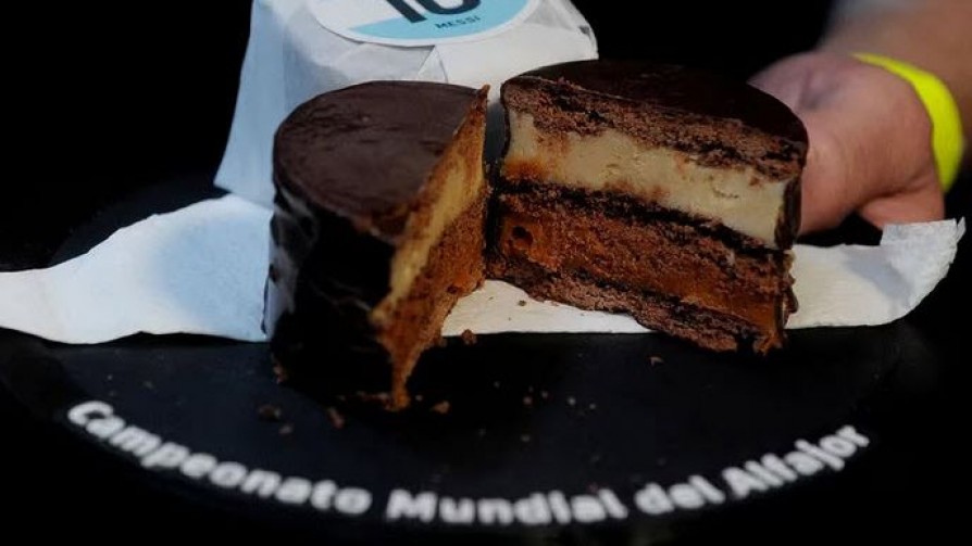 En el Mundial del alfajor cualquier cosa es alfajor/ La Celeste de Bielsa a precio de Sting/ Como 10 noticias en 1min - Columna de Darwin - No Toquen Nada | DelSol 99.5 FM