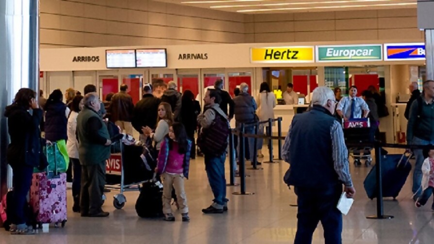 Lo que no debes hacer jamás en el aeropuerto - Segmento humorístico - La Venganza sera terrible | DelSol 99.5 FM