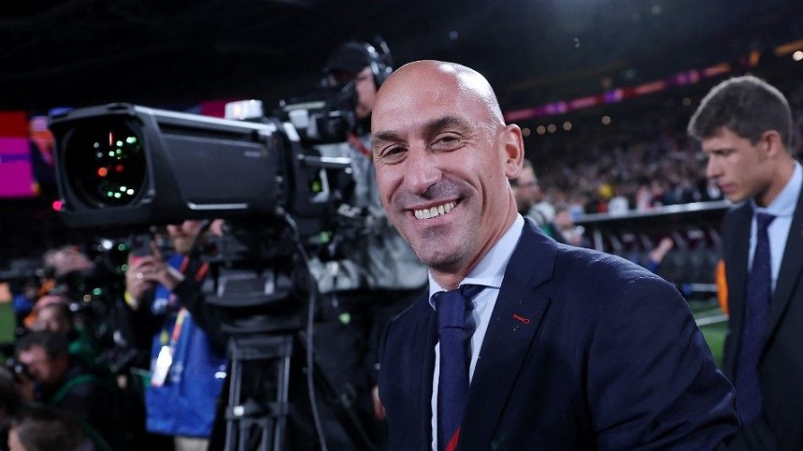 Rubiales se ganó el verano en España/ El CAPit sale a juntar firmas - Columna de Darwin - No Toquen Nada | DelSol 99.5 FM