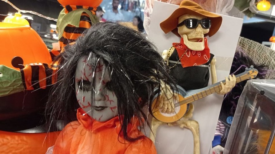 Darwin comentó un artículo sobre cómo arruinarles Halloween a los niños  - Darwin concentrado - No Toquen Nada | DelSol 99.5 FM