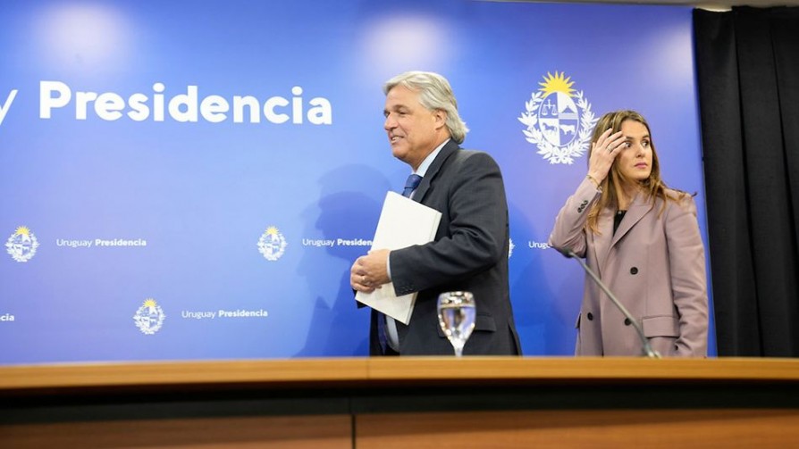 Bustillo, “el buda de la negligencia”, y el poder destructivo de la bomba Ache  - Columna de Darwin - No Toquen Nada | DelSol 99.5 FM