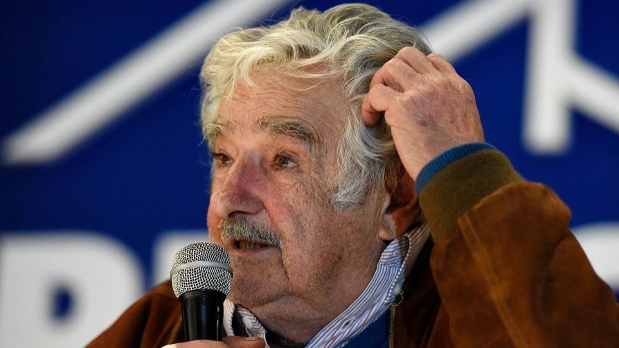 Donde habló Mujica, repercusiones quedan - Audios - Facil Desviarse | DelSol 99.5 FM