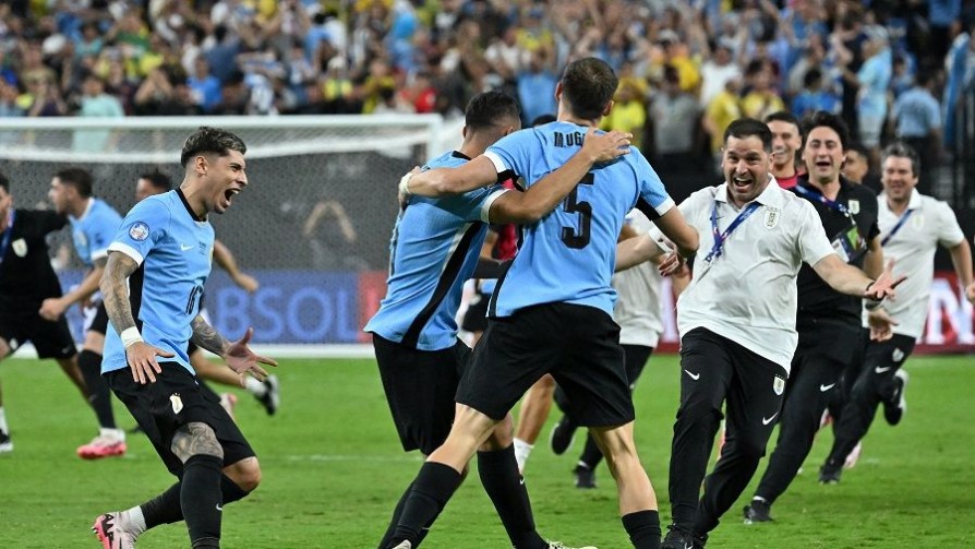 “Uruguay, escalón por escalón, va buscando otra vez el camino a la gloria” - Comentarios - 13a0 | DelSol 99.5 FM