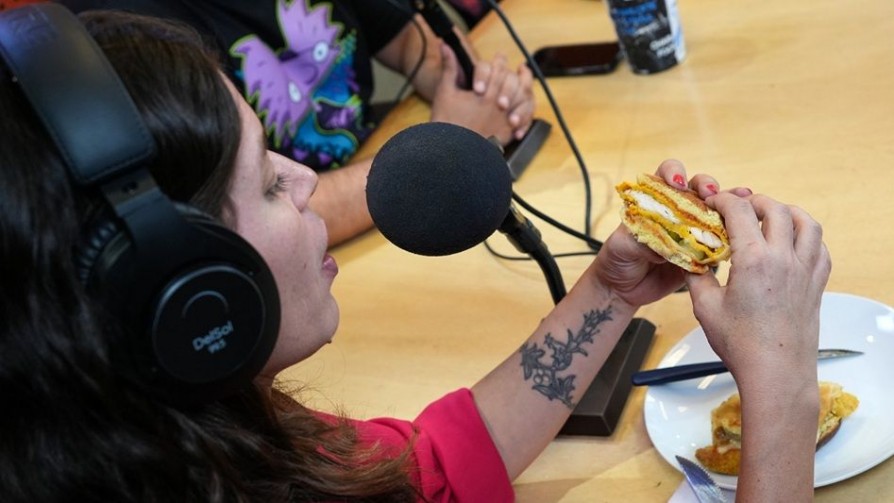 ¿Quién hace la mejor milanesa al pan? - De pinche a cocinero - Facil Desviarse | DelSol 99.5 FM