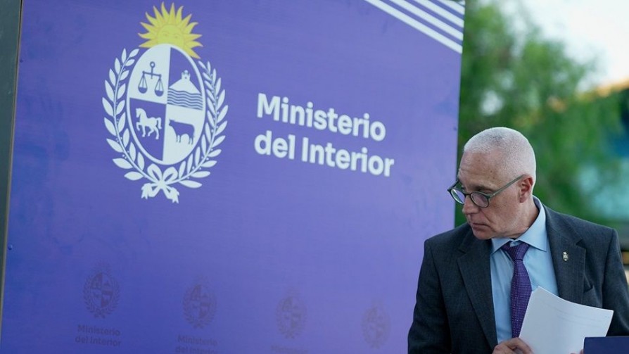 Negro sobre los blancos y otras como 10 noticias en un minuto - Darwin concentrado - No Toquen Nada | DelSol 99.5 FM