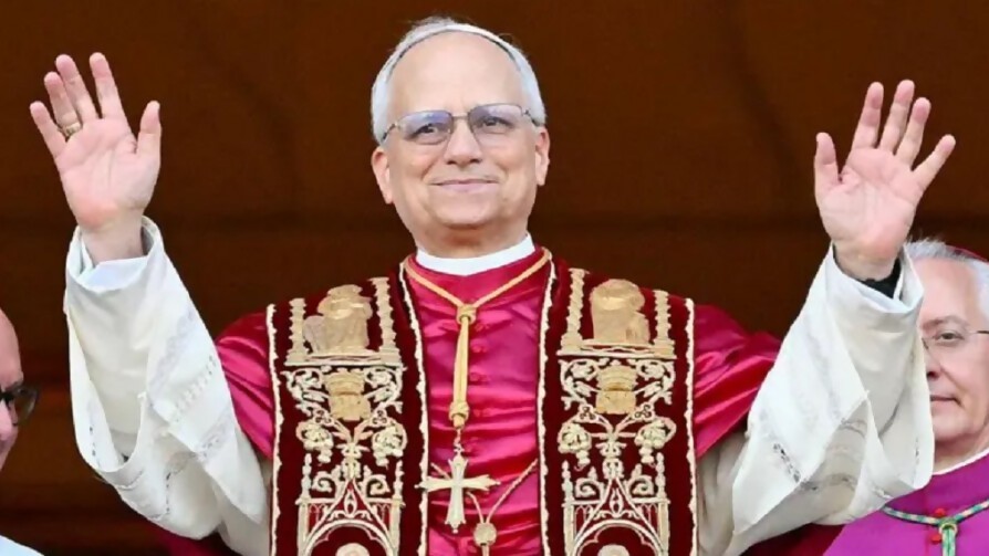 Habemus nuevo papa de la Iglesia Católica, ¿un papa picante? - Arranque - Facil Desviarse | DelSol 99.5 FM