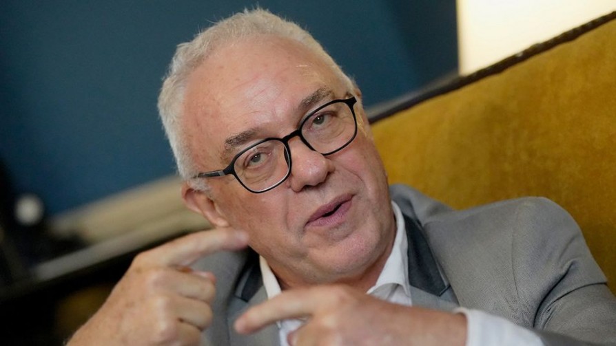 Los pasaportes del canciller Linkedin cayeron peleando, sin dar un paso atrás - Columna de Darwin - No Toquen Nada | DelSol 99.5 FM