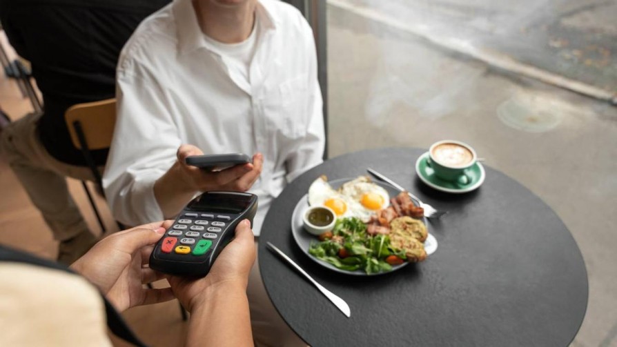 Cómo irse de un restaurante sin pagar - Segmento humorístico - La Venganza sera terrible | DelSol 99.5 FM