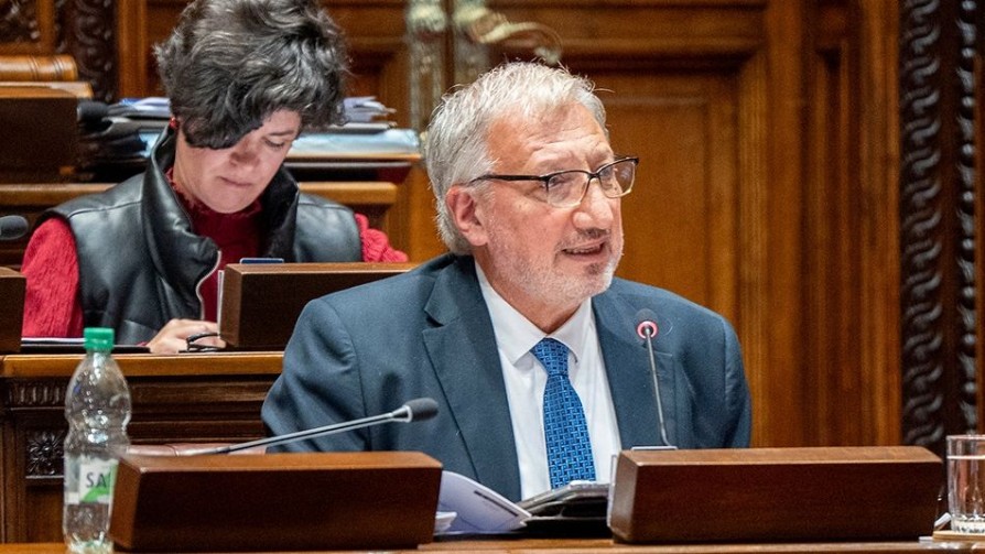 “Hay un ensañamiento del gobierno con la Constitución” - Entrevistas - Doble Click | DelSol 99.5 FM