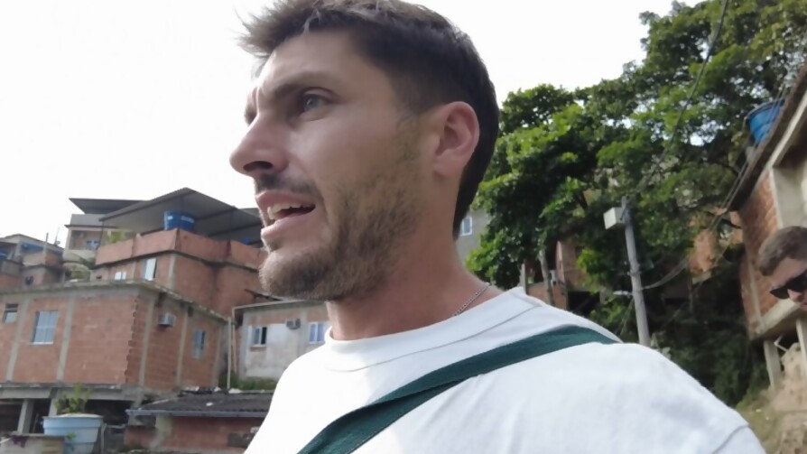 Jorge miró YouTube - La Charla - La Mesa de los Galanes | DelSol 99.5 FM