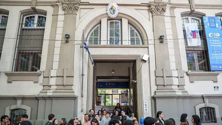 Salud mental para todos: la Facultad de Psicología contra “el contexto ansiógeno”/ Capital humano en crisis: se va 'UKGUÉ' - Columna de Darwin - No Toquen Nada | DelSol 99.5 FM