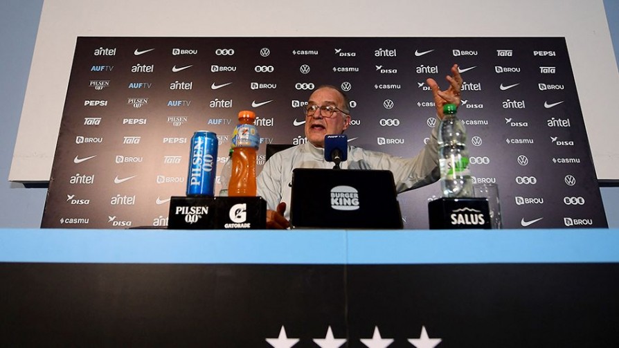 Alquimia conceptual de gurú: Bielsa sigue en la selección aunque humanamente no ha logrado que lo acepten, ni lo logrará - Columna de Darwin - No Toquen Nada | DelSol 99.5 FM