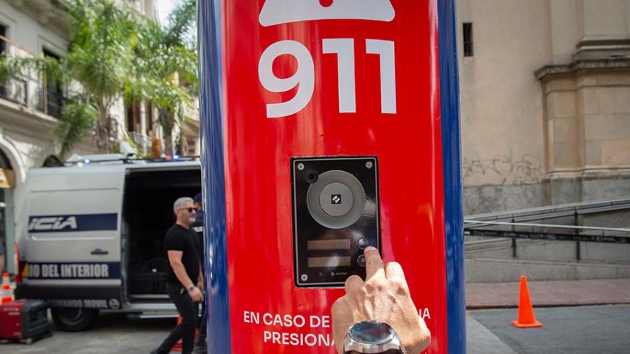 El tótem del 911 en la Catedral, un placebo de seguridad - Darwin concentrado - No Toquen Nada | DelSol 99.5 FM