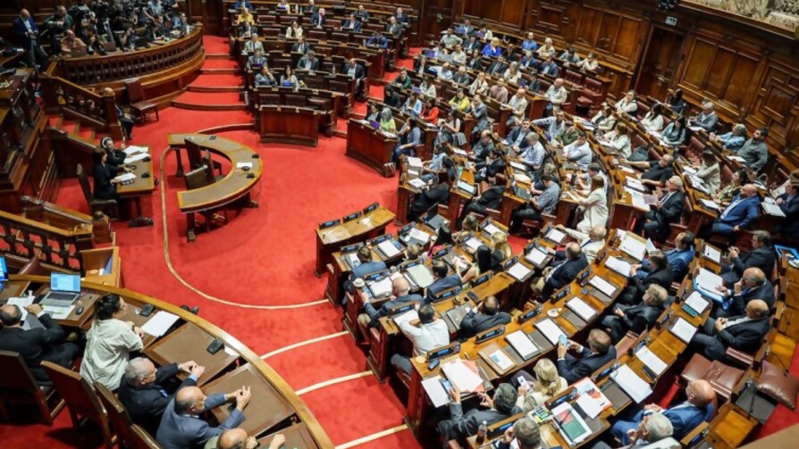 Votación del presupuesto, ¿convicción vs responsabilidad? - Audios - Facil Desviarse | DelSol 99.5 FM