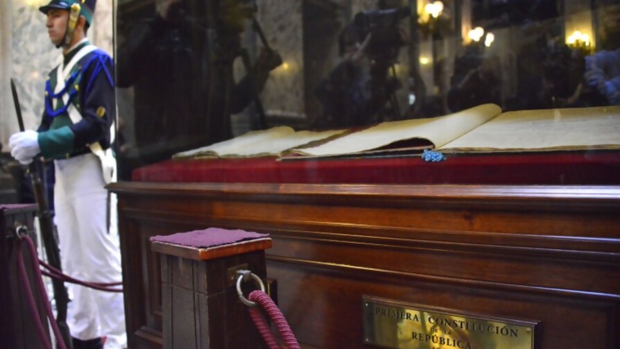 Mesa de constitucionalistas: las dos bibliotecas - Entrevista central - Facil Desviarse | DelSol 99.5 FM