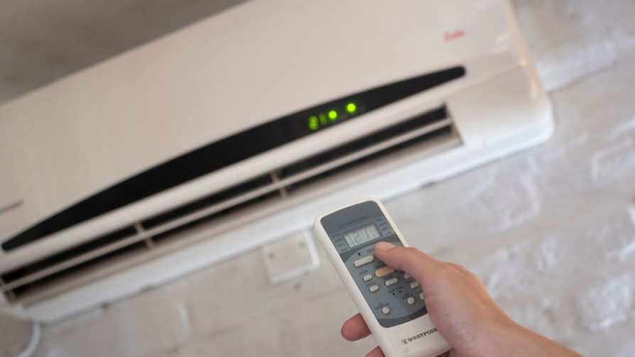 “A mis splits no los tocan”: Darwin contra la opresión de UTE para poner el aire acondicionado a 24 grados - Columna de Darwin - No Toquen Nada | DelSol 99.5 FM