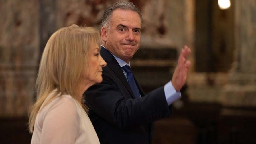 Orsi en el Parlamento, Darwin se fascinó y aburrió (al mismo tiempo) con el Eduardo Mateo de los oradores - Columna de Darwin - No Toquen Nada | DelSol 99.5 FM