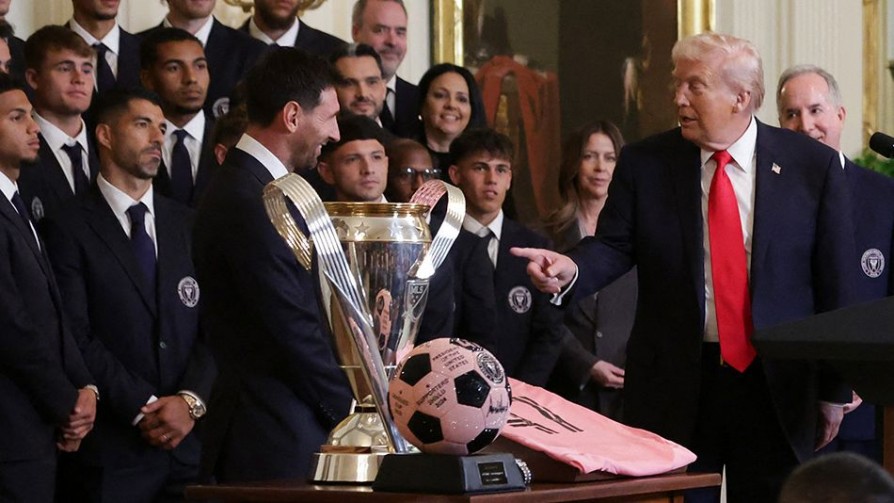 Darwin reacciona a la visita de Suárez y Messi a Naranjítler: “impecable”/ Redes morales y el portero de la torre de marfil - Columna de Darwin - No Toquen Nada | DelSol 99.5 FM